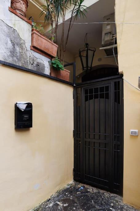 The San Gregorio Armeno Apartment By Houseinnaples Nápoles Exterior foto